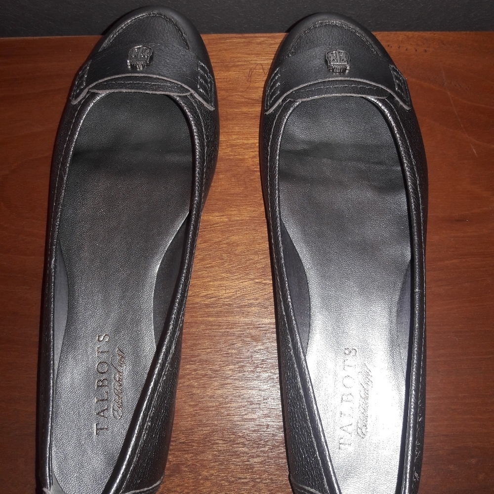 Talbots flats with silver crest
